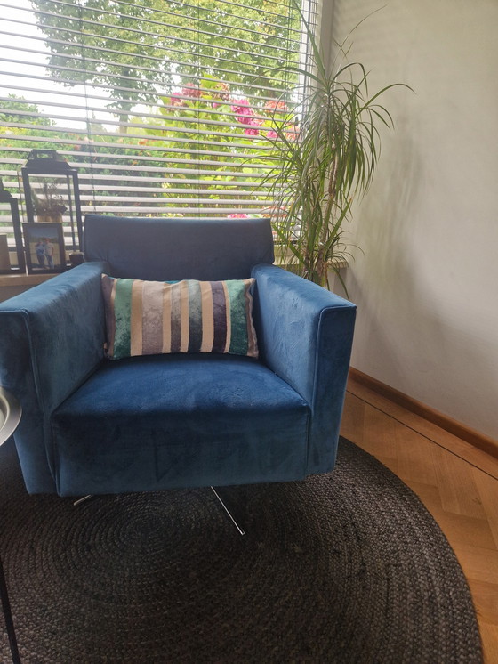 Image 1 of 2x Piet Klerkx fluwelen blauwe fauteuils