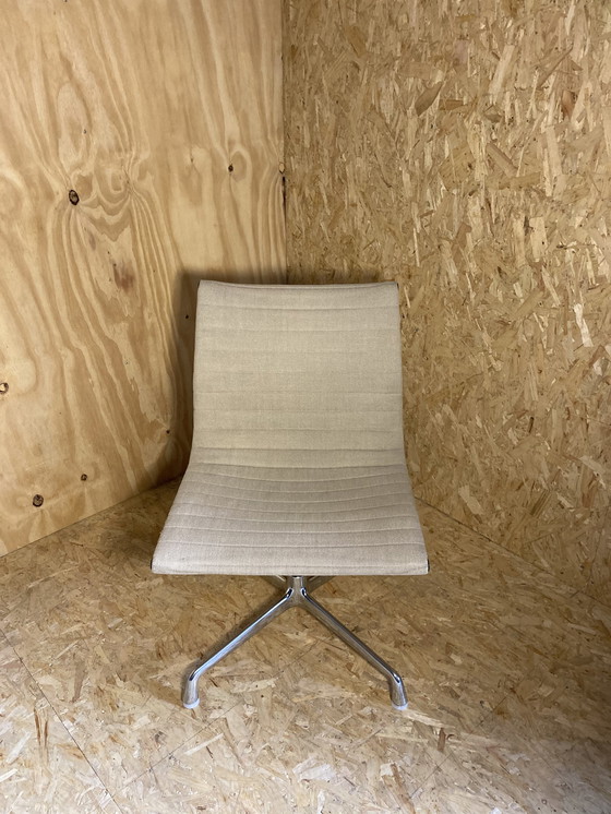 Image 1 of Herman Miller EA-105 Charles Eames bureaustoel