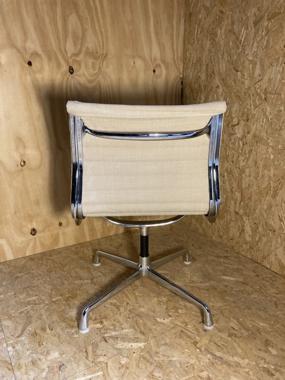 Image 1 of Herman Miller EA-105 Charles Eames bureaustoel