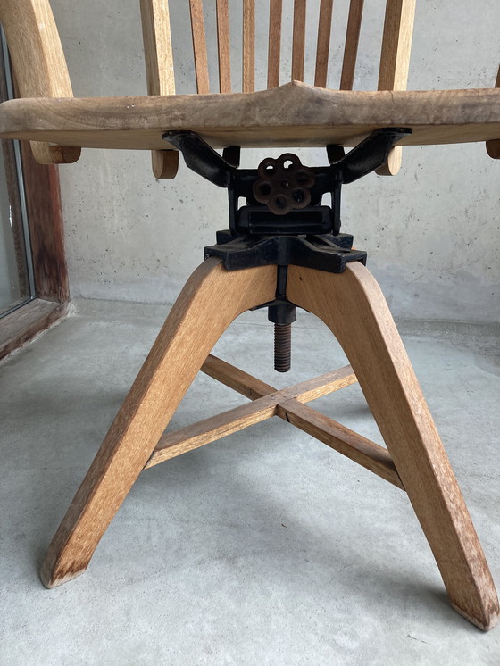 Image 1 of Vintage houten bureau draaistoel
