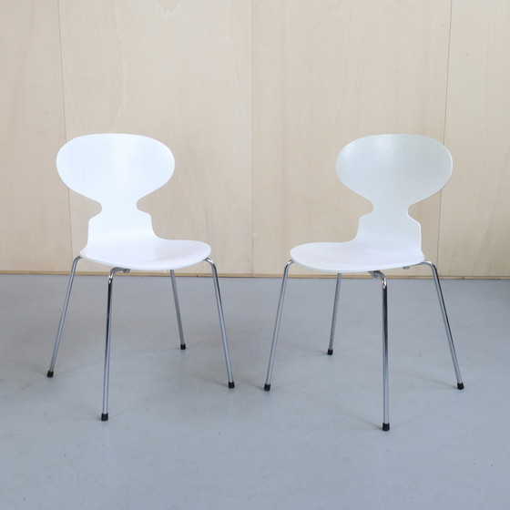 Image 1 of 2x Arne Jacobsen Ant Stoel voor Fritz Hansen, jaren 2000