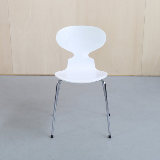 2x Arne Jacobsen Ant Stoel voor Fritz Hansen, jaren 2000