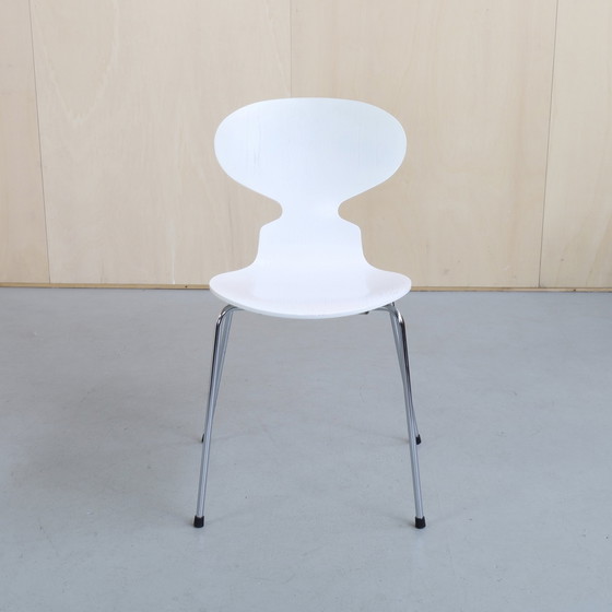 Image 1 of 2x Arne Jacobsen Ant Stoel voor Fritz Hansen, jaren 2000