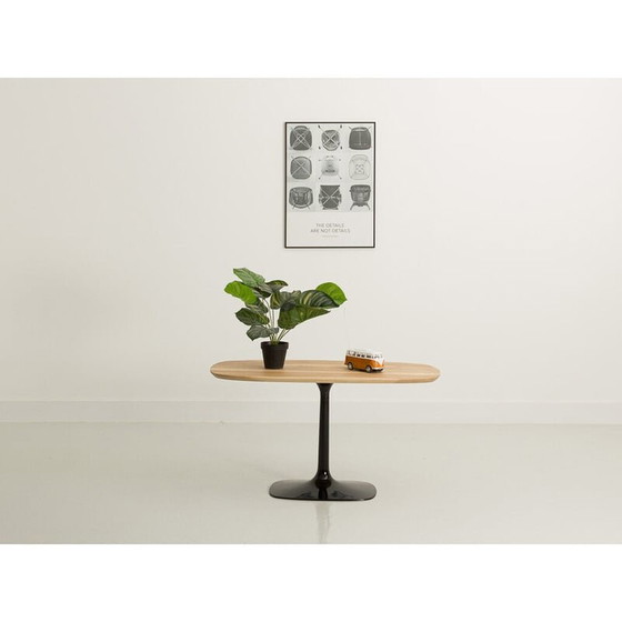 Image 1 of Vintage salontafel van massief notenhout en zwart metaal