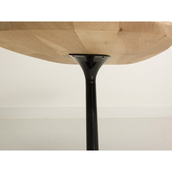 Image 1 of Vintage salontafel van massief notenhout en zwart metaal