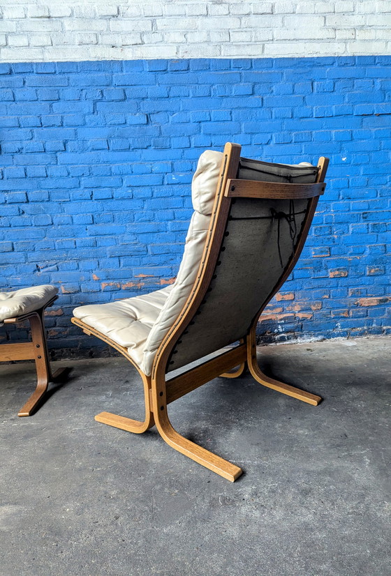 Image 1 of 2x Westnofa Siesta lounge chairs by Ingmar Relling plus hocker 