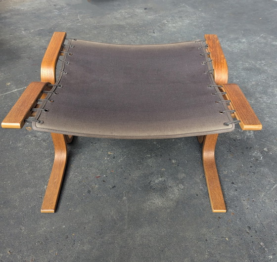 Image 1 of 2x Westnofa Siesta lounge chairs by Ingmar Relling plus hocker 