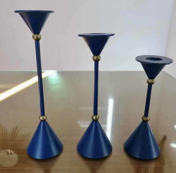 Image 1 of Scandinavisch, Modernistisch, Minimalistisch, Blauw Gelakt Metaal en Messing Kandelaars Mid Century 1960 1970