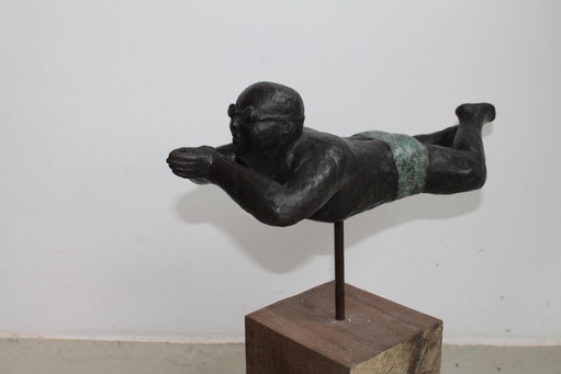 De zwemmer - Elly de Jong – beeldhouwkunst, Modern (photo 2 of 8)