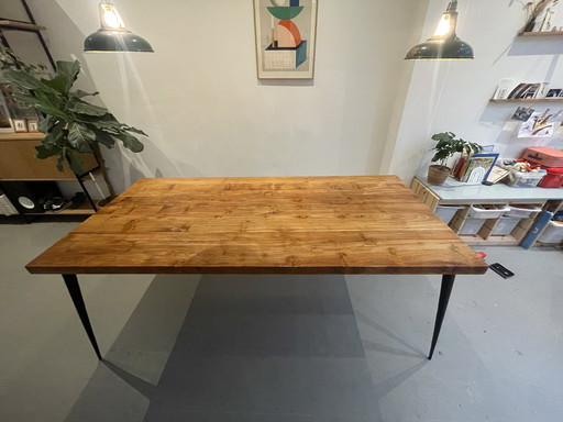 Geborstelde Teaktafel Tigris Met Zwarte Stalen Poten 200X95X78