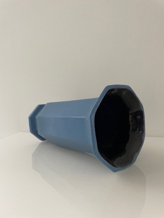 Image 1 of Vintage Mid-Century Vaas Achthoek Lichtblauw/Zwart Keramiek