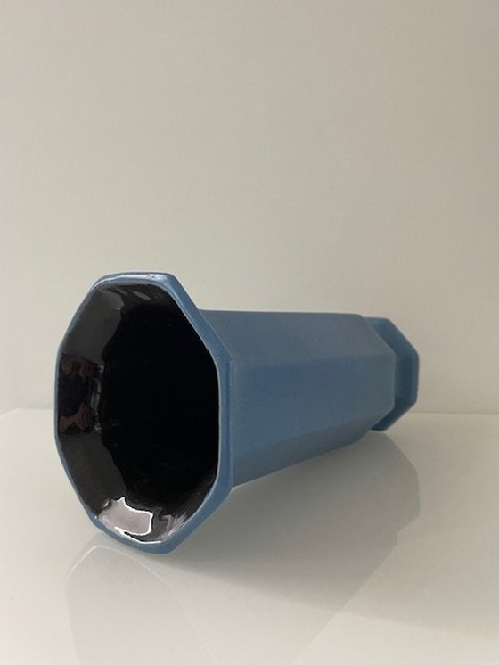 Image 1 of Vintage Mid-Century Vaas Achthoek Lichtblauw/Zwart Keramiek