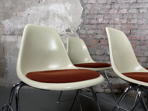 4x Vitra Herman Miller DSS stoel van glasvezel door Charles & Ray Eames