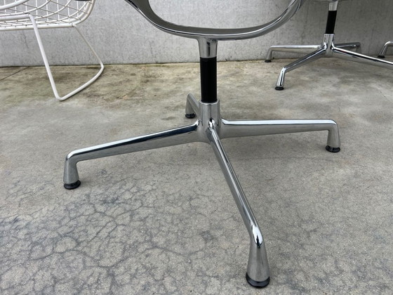 Image 1 of Vitra Ea101 Stoel