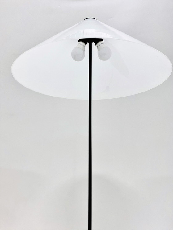 Image 1 of Oluce vloer lamp Vico Magistretti model snow 1970