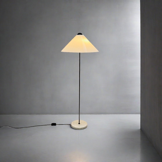 Image 1 of Oluce vloer lamp Vico Magistretti model snow 1970