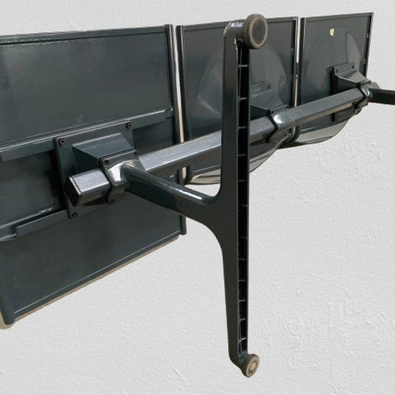 Image 1 of Artifort Wachtbanken