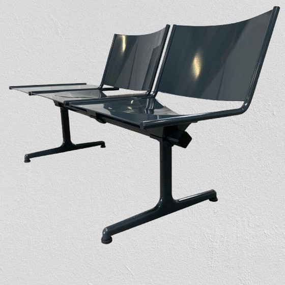 Image 1 of Artifort Wachtbanken