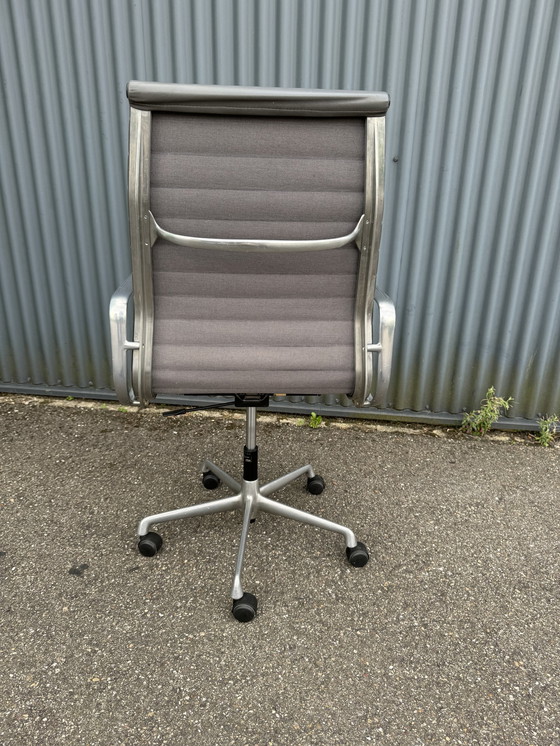 Image 1 of Vintage Vitra Eames EA119 bureaustoel grijs leder