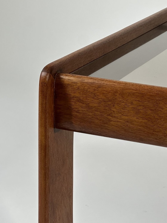 Image 1 of Grote Mid Century Lage Salontafel Met Gerookt Glazen Top, 1960S