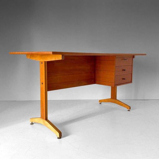 Italiaans vintage bureau van teak en kersenhout, jaren 1960