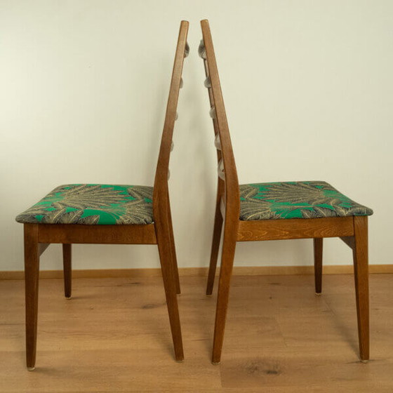 Image 1 of 2x 1960 Teakhouten stoelen van Welzel: Groene hoes met palmboompatroon