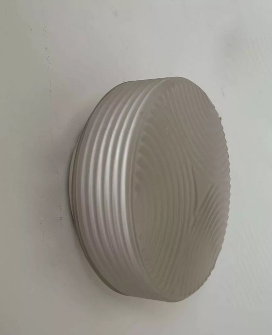 Image 1 of Vintage wandlamp van gegoten gezandstraald glas, Frankrijk 1960