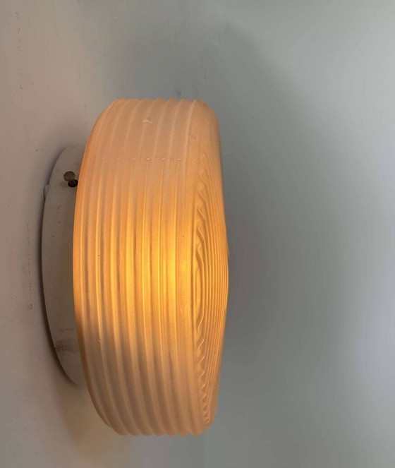 Image 1 of Vintage wandlamp van gegoten gezandstraald glas, Frankrijk 1960