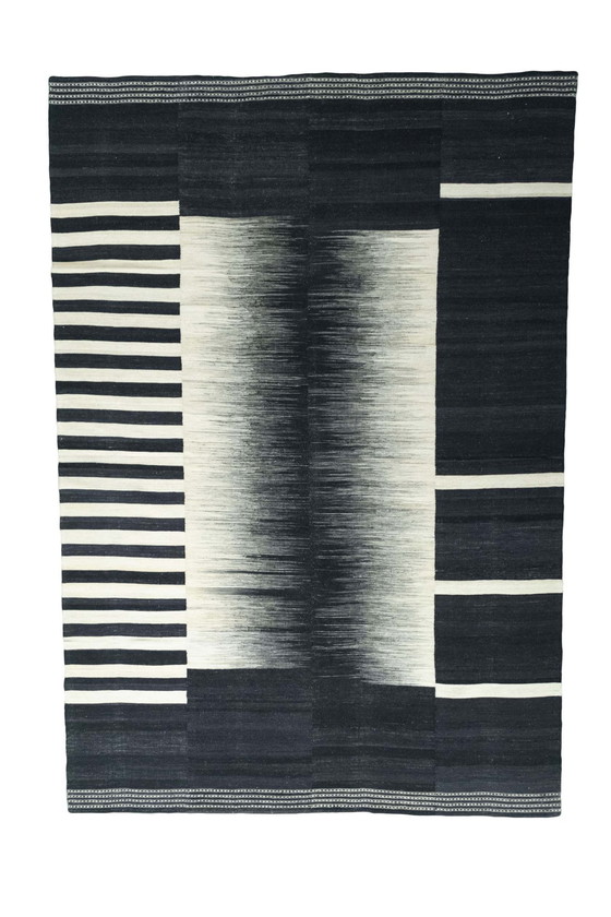 Image 1 of Handgeweven design kelim - 323 X 220 Cm - Nieuw - Zwart en wit