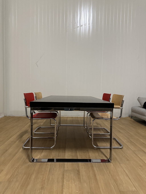 Thonet Eettafel Met 4 Thonet Stoelen