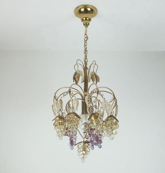 Image 1 of Zeldzame palwa midden eeuw CHANDELIER 1970 kristal glas en verguld messing druiven en bladeren