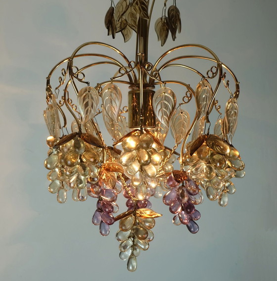 Image 1 of Zeldzame palwa midden eeuw CHANDELIER 1970 kristal glas en verguld messing druiven en bladeren