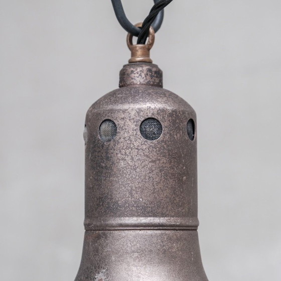 Image 1 of Set van 3 vintage hanglampen van gepatineerd metaal en gegraveerd glas, Frankrijk 1920