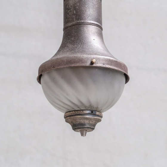 Image 1 of Set van 3 vintage hanglampen van gepatineerd metaal en gegraveerd glas, Frankrijk 1920