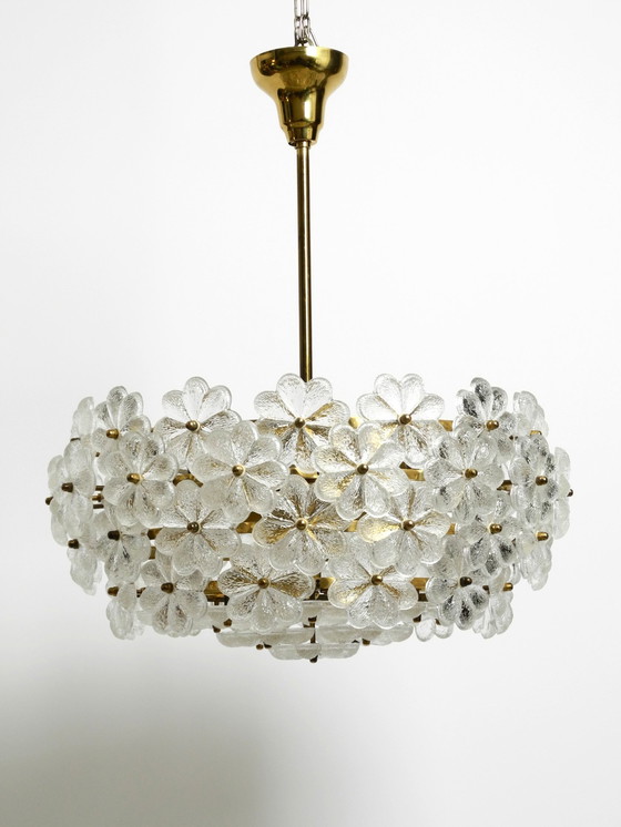 Image 1 of Zeer Zeldzame Grote Zware Messing Kristallen Glazen Bloem Plafondlamp uit 1970 van Ernst Palme In Zeer Goede Originele Staat