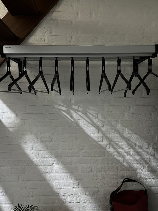 Ahrend Wandkapstok en 10 Hangers