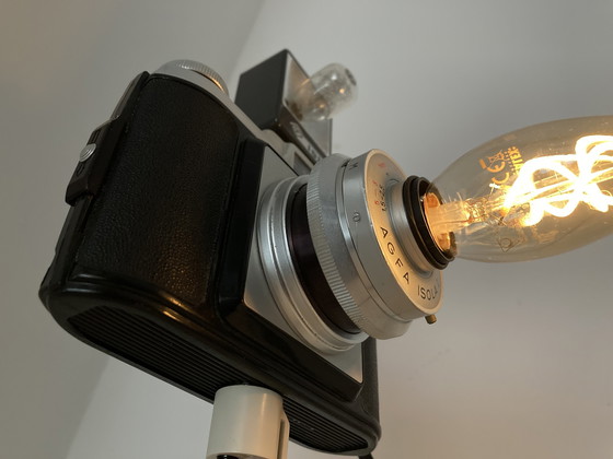 Image 1 of Decoratieve cameralamp op statief