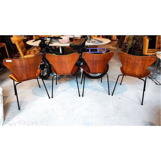 Image 1 of Set van 4 vintage Butterfly 3107 stoelen in zwart metaal en teak van Arne Jacobsen, 1971