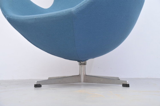 Image 1 of Arne Jacobsen Egg Stoel 1961 in benzine van Fritz Hansen