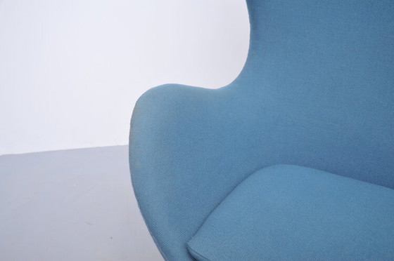 Image 1 of Arne Jacobsen Egg Stoel 1961 in benzine van Fritz Hansen