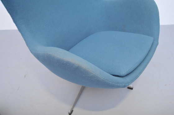 Image 1 of Arne Jacobsen Egg Stoel 1961 in benzine van Fritz Hansen