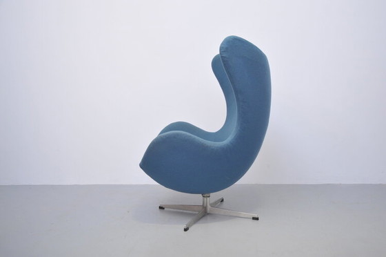 Image 1 of Arne Jacobsen Egg Stoel 1961 in benzine van Fritz Hansen