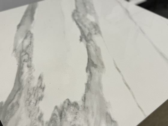 Image 1 of Nieuw Bert plantagie Carve small Dekton Tafel