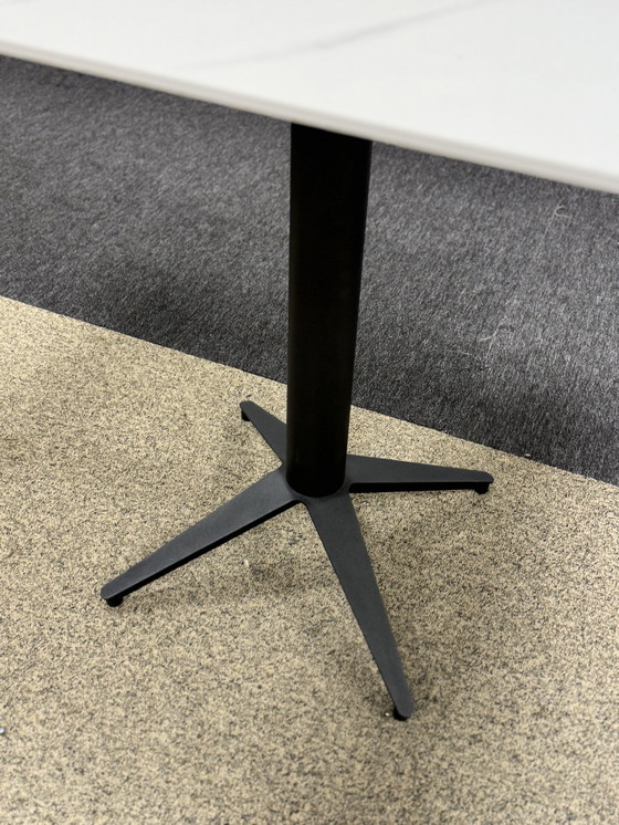 Image 1 of Nieuw Bert plantagie Carve small Dekton Tafel