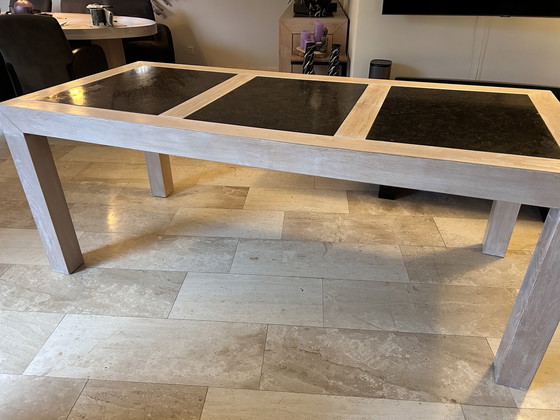 Image 1 of Eiken White Wash Tafel Met Natuursteen Inleg