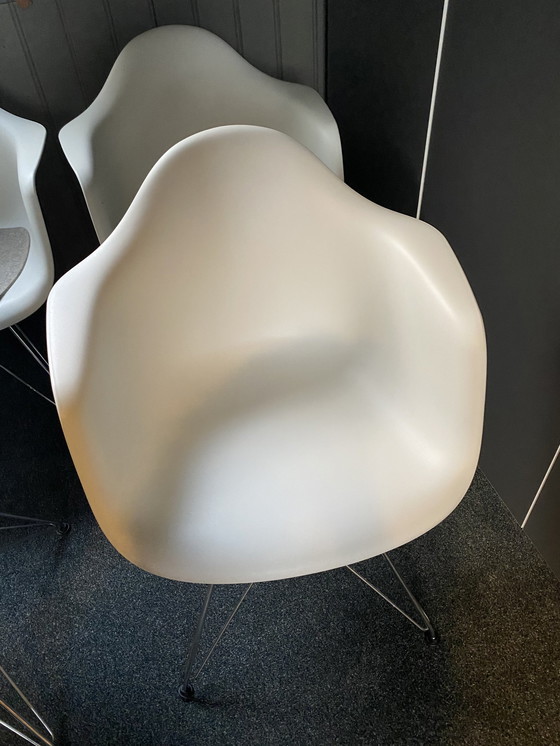 Image 1 of 6x Vitra Eames Dar eetkamerstoel