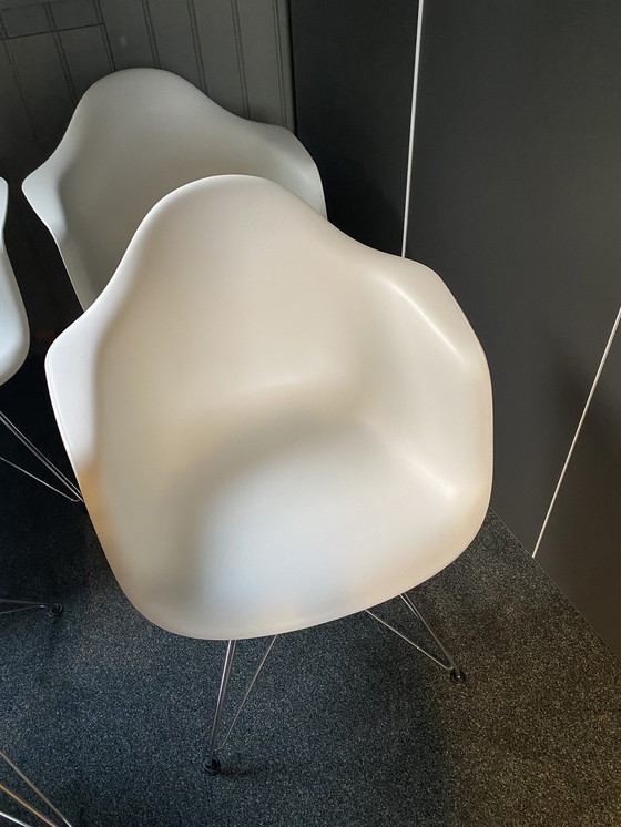 Image 1 of 6x Vitra Eames Dar eetkamerstoel