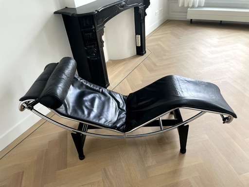 Cassina LC 4 lounge chair zwart leer