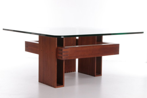 Franse Brutalistische Design salontafel van teakhout met glasplaat,1970