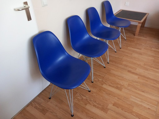 4x Vitra Eames DSR stoelen